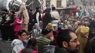 Oggi fulcro della festa è Anghiari, dove va in scena la 55esima edizione del Carnevale della Gioventù. Coinvolgimento e accoglienza...