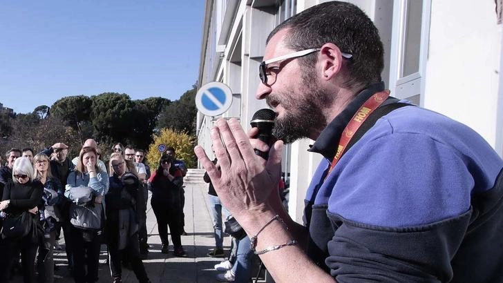 Ieri lo sciopero, inizialmente di 4 ore, è stato esteso a tutta la giornata. I sindacati: "Iniziative ogni giorno fino alla nuova riunione del tavolo a Roma".