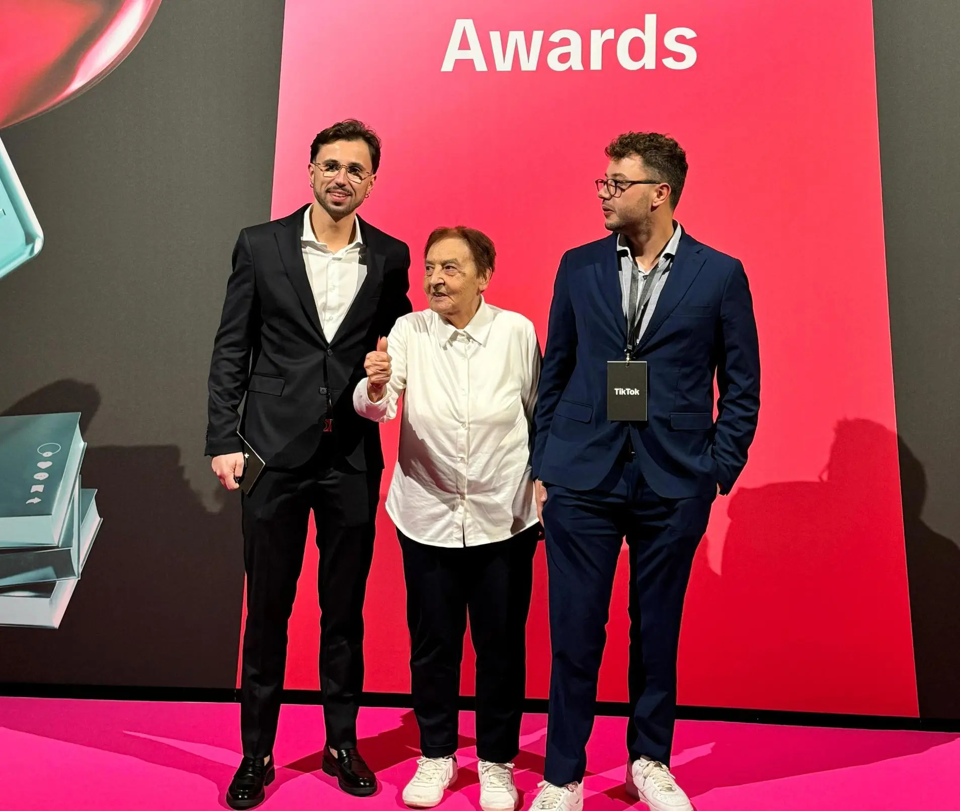 Nonna Silvi ai TikTok Awards: la content creator di Montelupo sul palco per premiare i vincitori