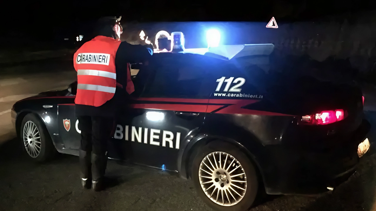 Il grave episodio sabato notte, indagano i carabinieri