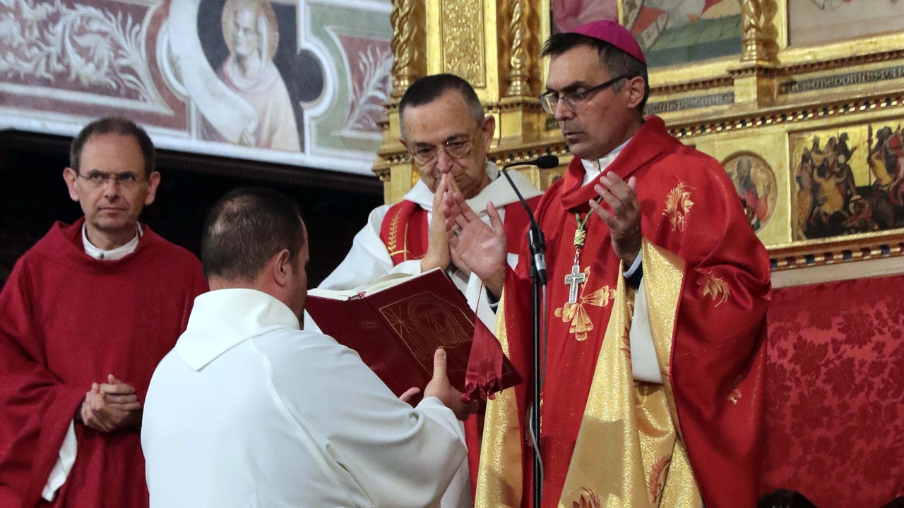 L'arcivescovo di Firenze, monsignor Gherardo Gambelli