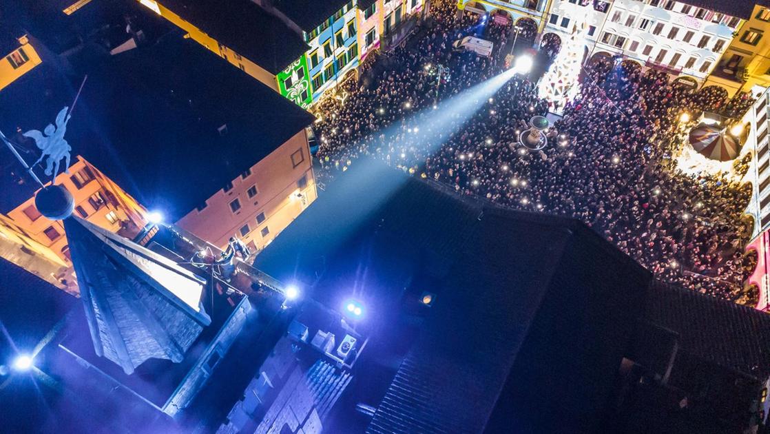 A Empoli il ‘salvataggio’ della Befana. Emozione in piazza con dolci per tutti