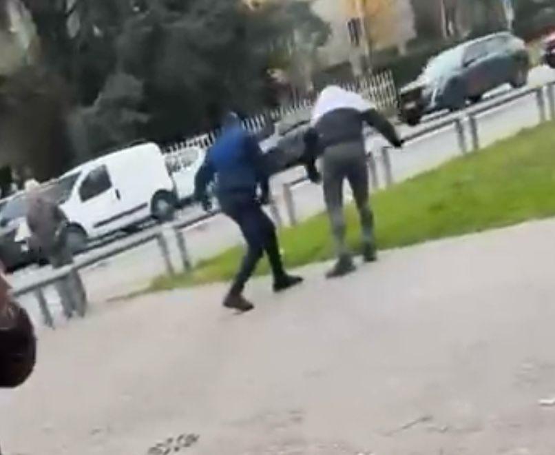 Paura al supermercato. Rissa con il vigilante. Ex calciante all’ospedale