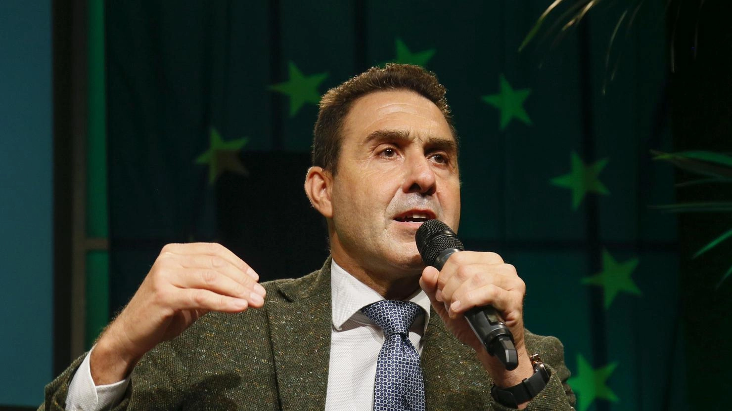 Vannacci: "Metà dei reati commessi da immigrati"