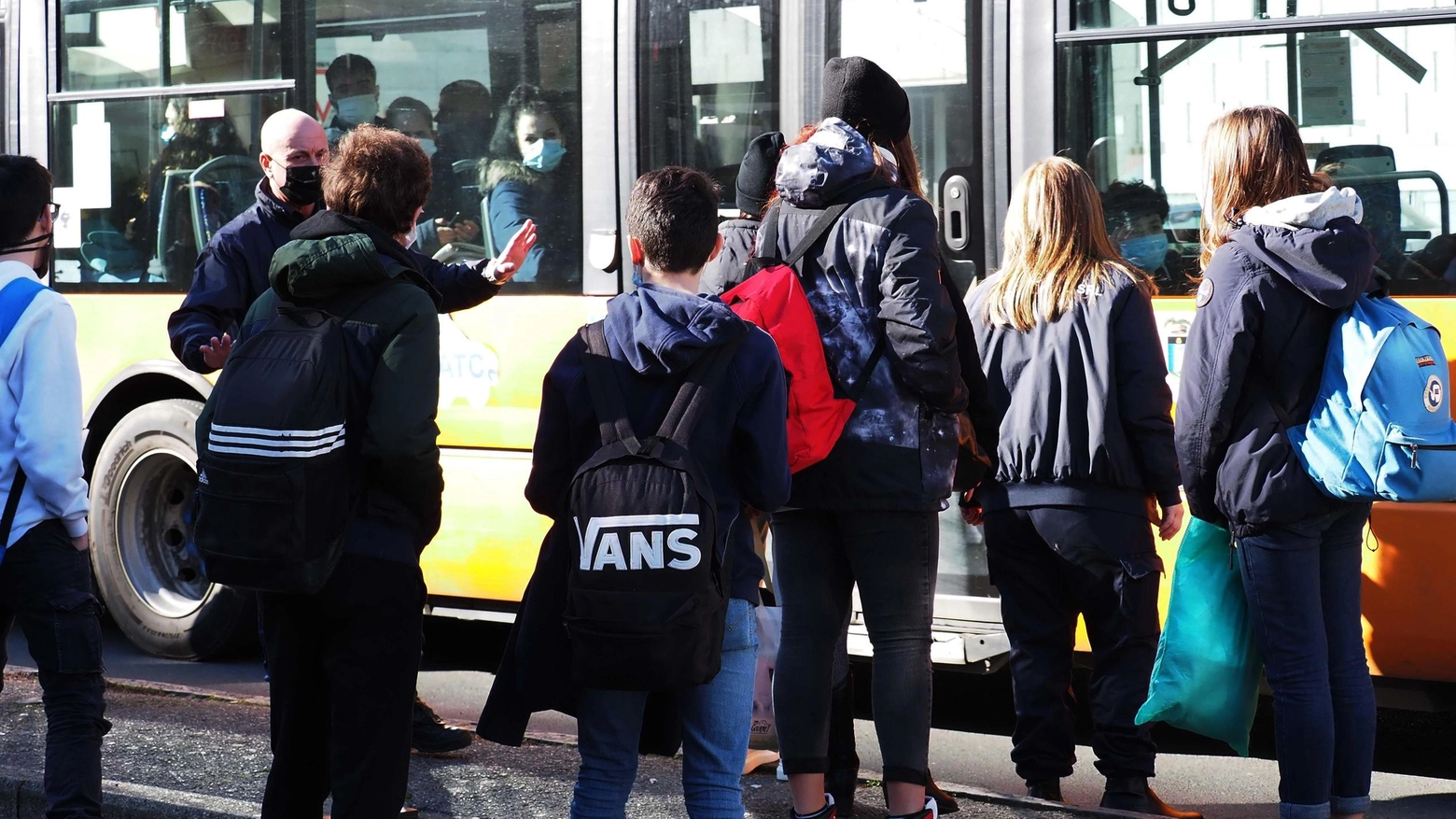 Bus nel caos, l’ira del sindaco: "Sit-in davanti alla Provincia. Chiediamo risposte e soluzioni"