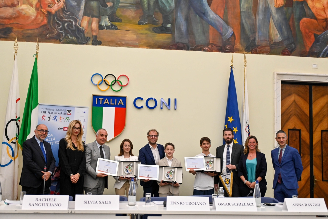 Conferenza stampa di presentazione del 28° Premio Internazionale Fair Play Menarini, da sinistra verso destra: Antonello Biscini; Silvia Salis; Vincenzo Parrinello; Matilde Leone; Luca Lotti; Gioele Gallicchio ; Nicolò Vacchelli; Ennio Troiano; Valeria Speroni Cardi; Omar Schillaci