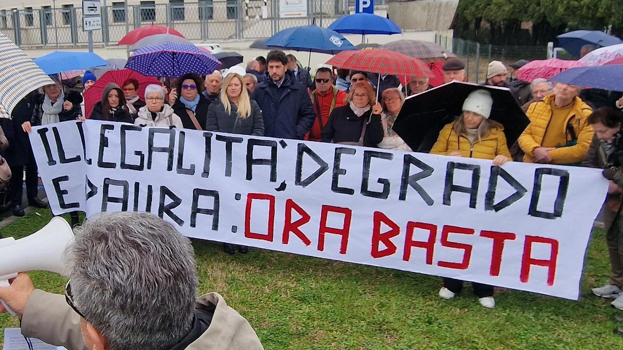 Lo scontro resta duro su Vicofaro. Il Pd avverte: "abbiamo scelto di non strumentalizzare la protesta dei residenti, rispettando la...