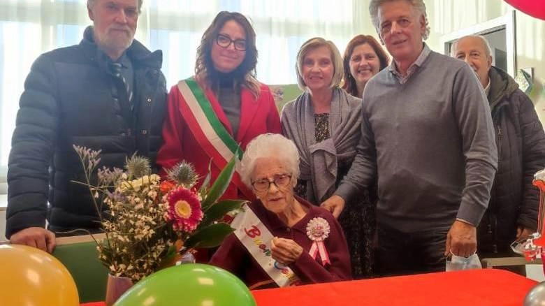 Ha compiuto 100 anni Giulietta Bianchi (foto) di Monte San Quirico, ospite da un anno circa della Rsa Garfagnana a...