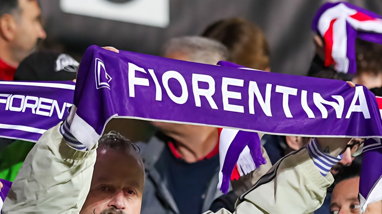 L'articolo analizza la mancanza di un cronoprogramma definito per i lavori allo stadio Franchi di Firenze, sollevando preoccupazioni sul possibile impatto sul futuro della Fiorentina e della città.