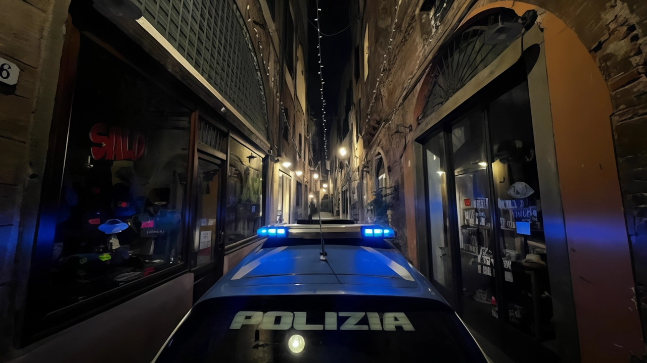 La Polizia di Stato ha arrestato un cittadino italiano di 22 anni per rapina impropria in piazza del Carmine; è sospettato anche di aver molestato sessualmente una ragazza e tentato di derubare una donna