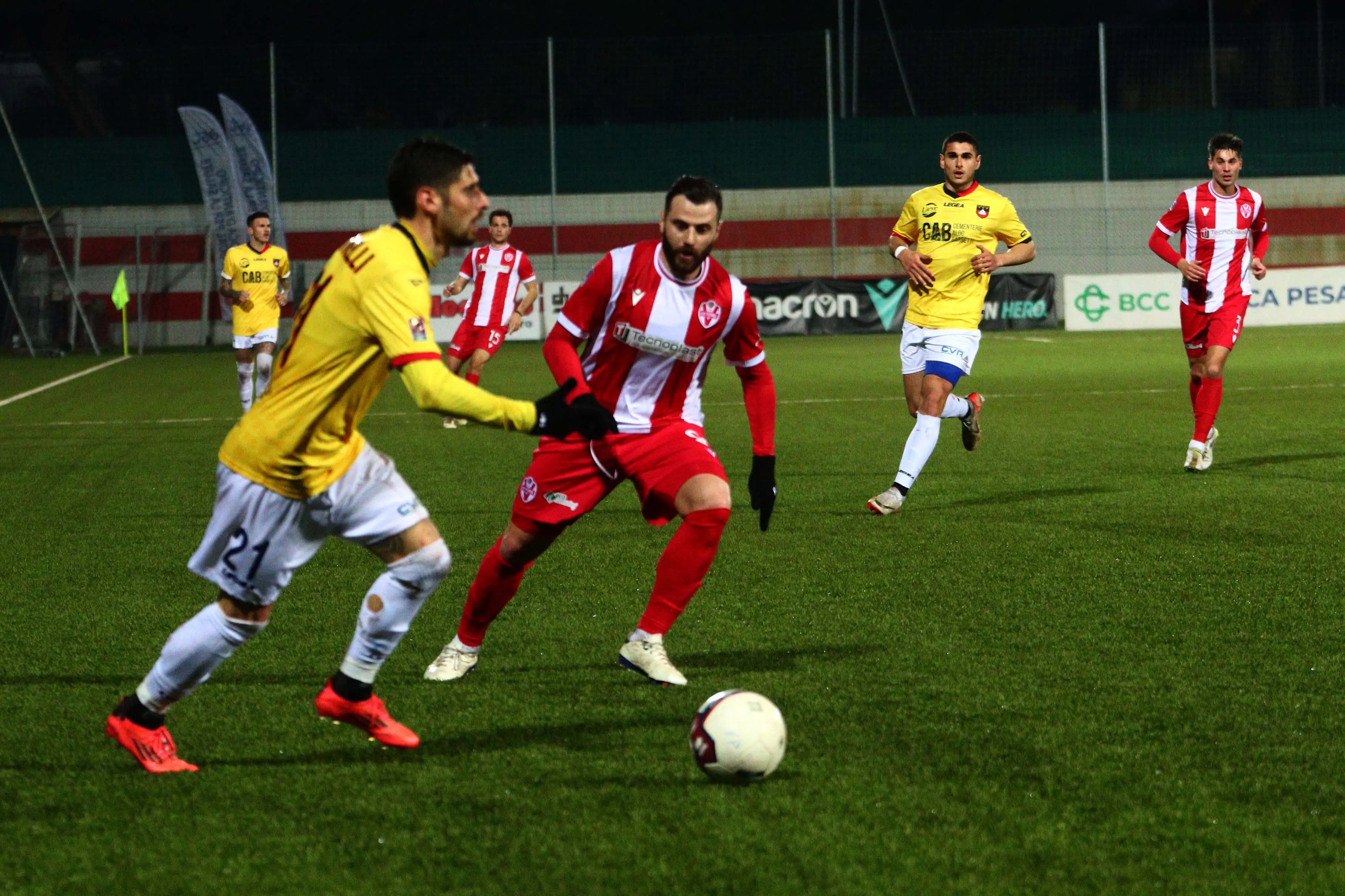 Gubbio, non basta il gol di Corsinelli: la Vis Pesaro riesce a pareggiare con Nicastro