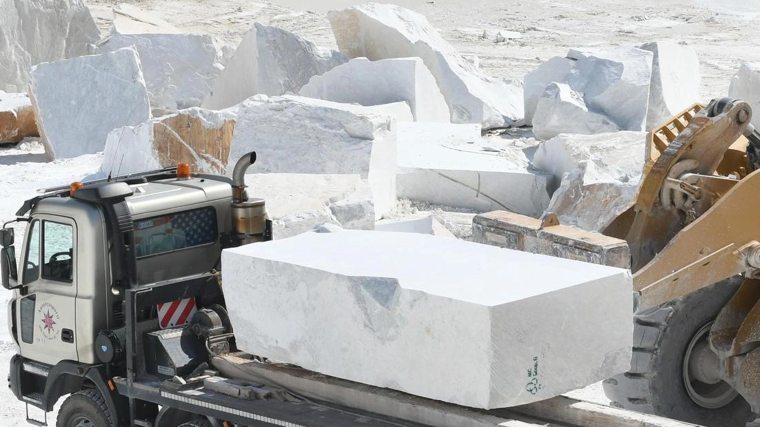 Le cave al centro di un contenzioso fra Comune e aziende che va avanti ormai da decenni. L’ultima vertenza riguarda la lavorazione in loco degli informi