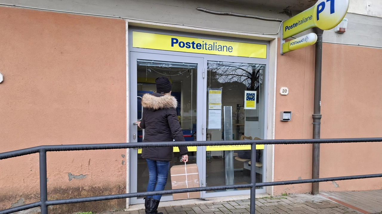 Terrore all’ufficio postale: irruzione dei rapinatori che portano via denaro