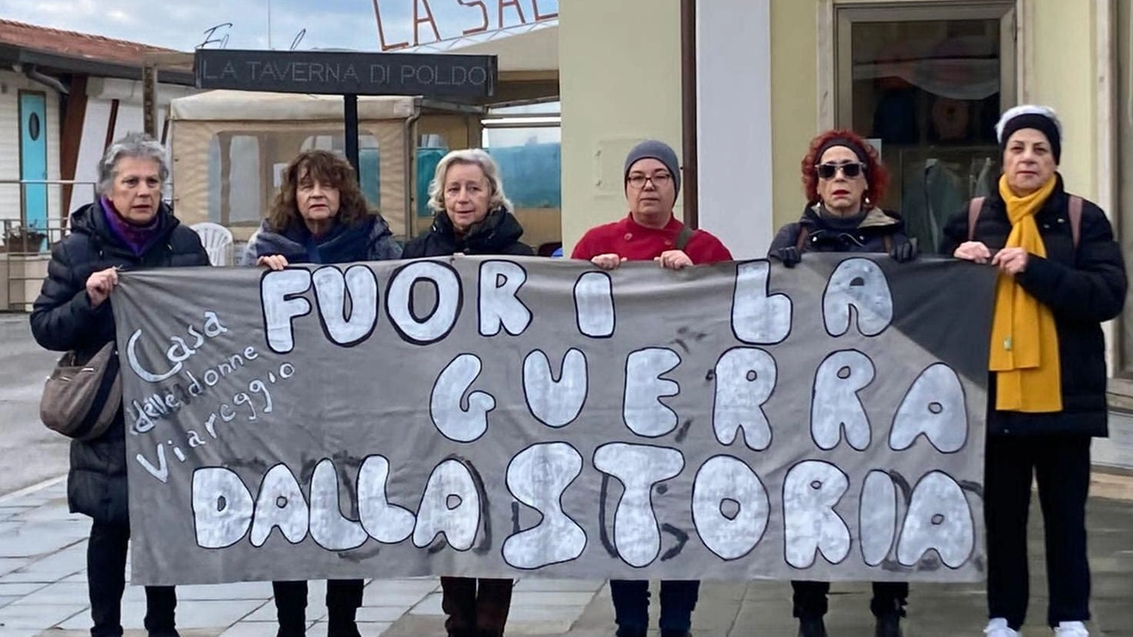 La manifestazione si è svolta in Passeggiata davanti all’hotel Royal