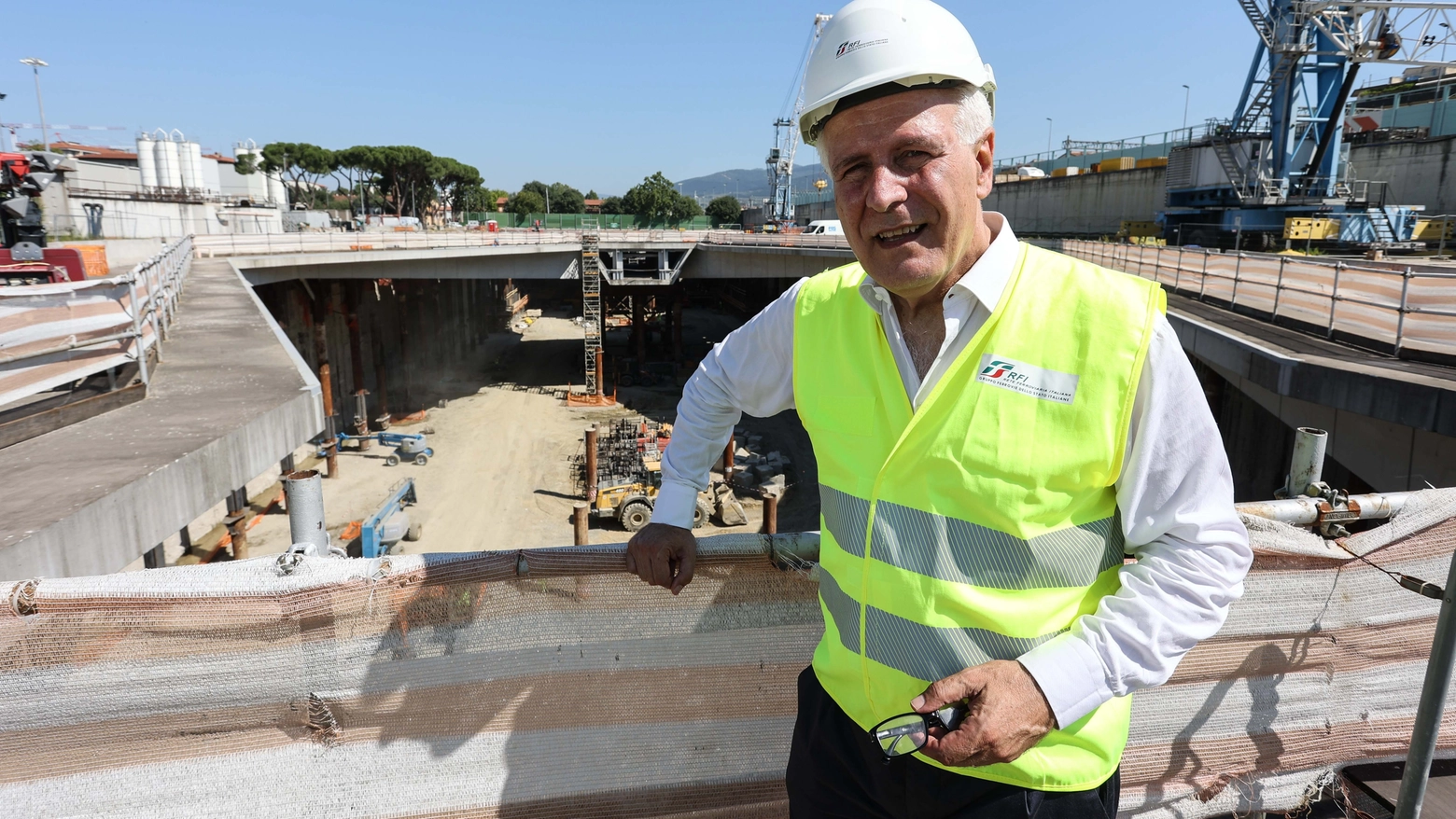 Eugenio Giani durante il sopralluogo al cantiere (foto Pressphoto)