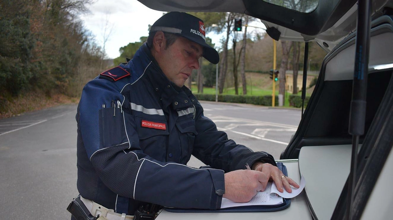 Il Comune di Lajatico avrebbe difficoltà nel garantire la presenza della polizia municipaale (foto d’archivio)