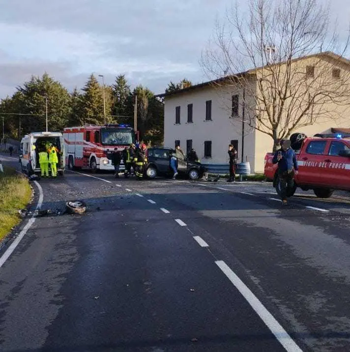 Frontale sull’Eugubina. Codice rosso per un 27enne. Ferito ragazzo di 20 anni