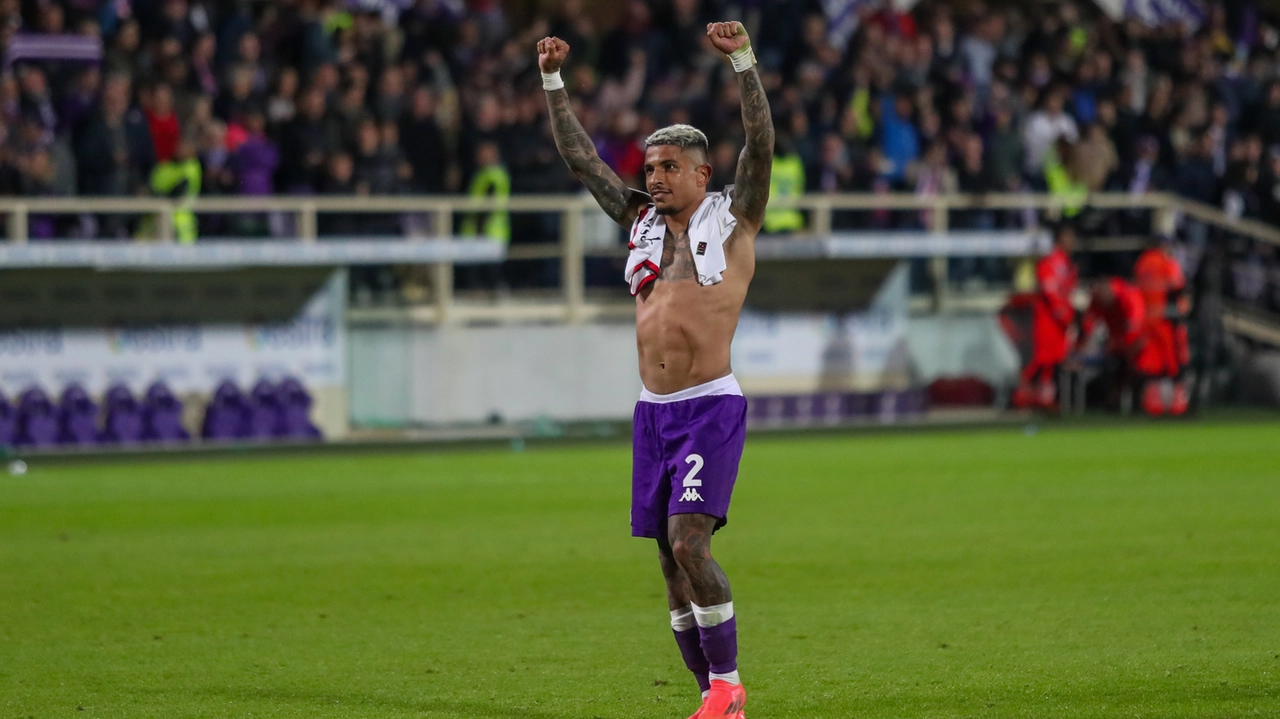 Dodo esulta a fine gara dopo la vittoria della Fiorentina sul Milan (foto Germogli)