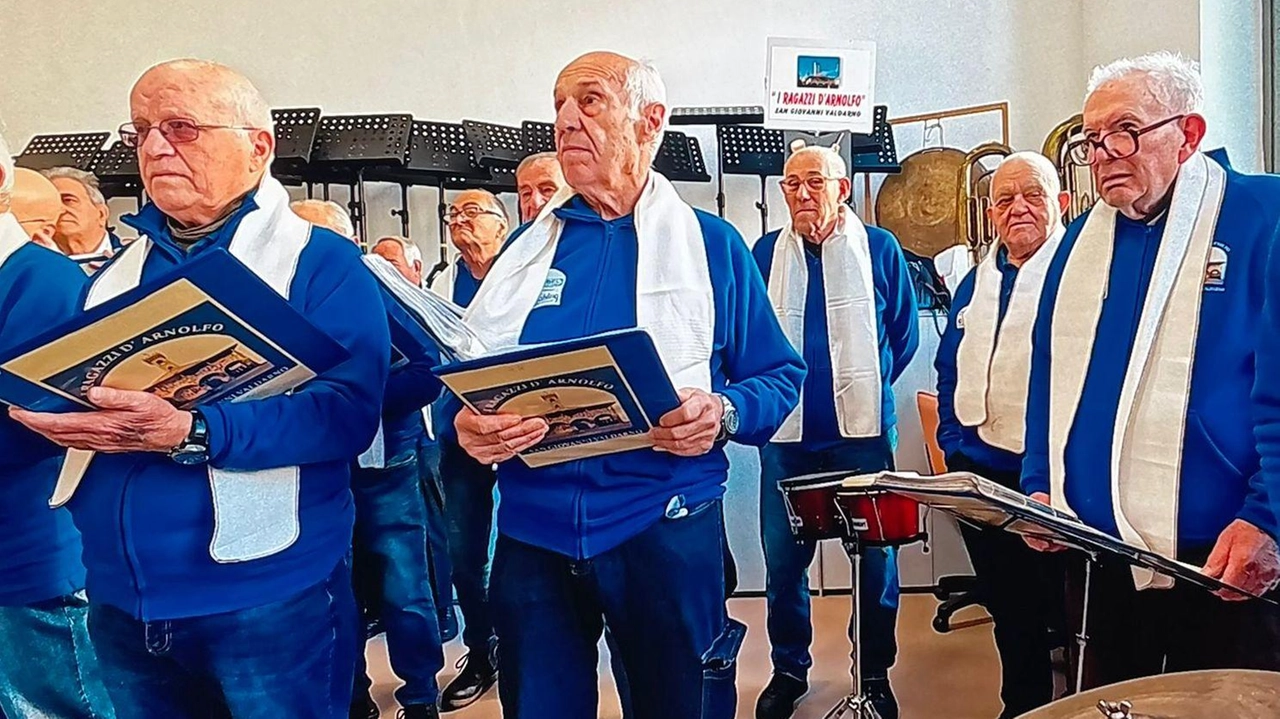 I Ragazzi di Arnolfo, il gruppo musicale sangiovannese composto esclusivamente da pensionati. Hanno infatti inaugurato la loro sede