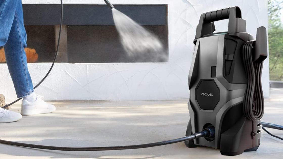 Perfetta per auto, terrazze e mobili da giardino: idropulitrice Cecotec HydroBoost 1400 Essential, ora scontata del 13%, è un affare