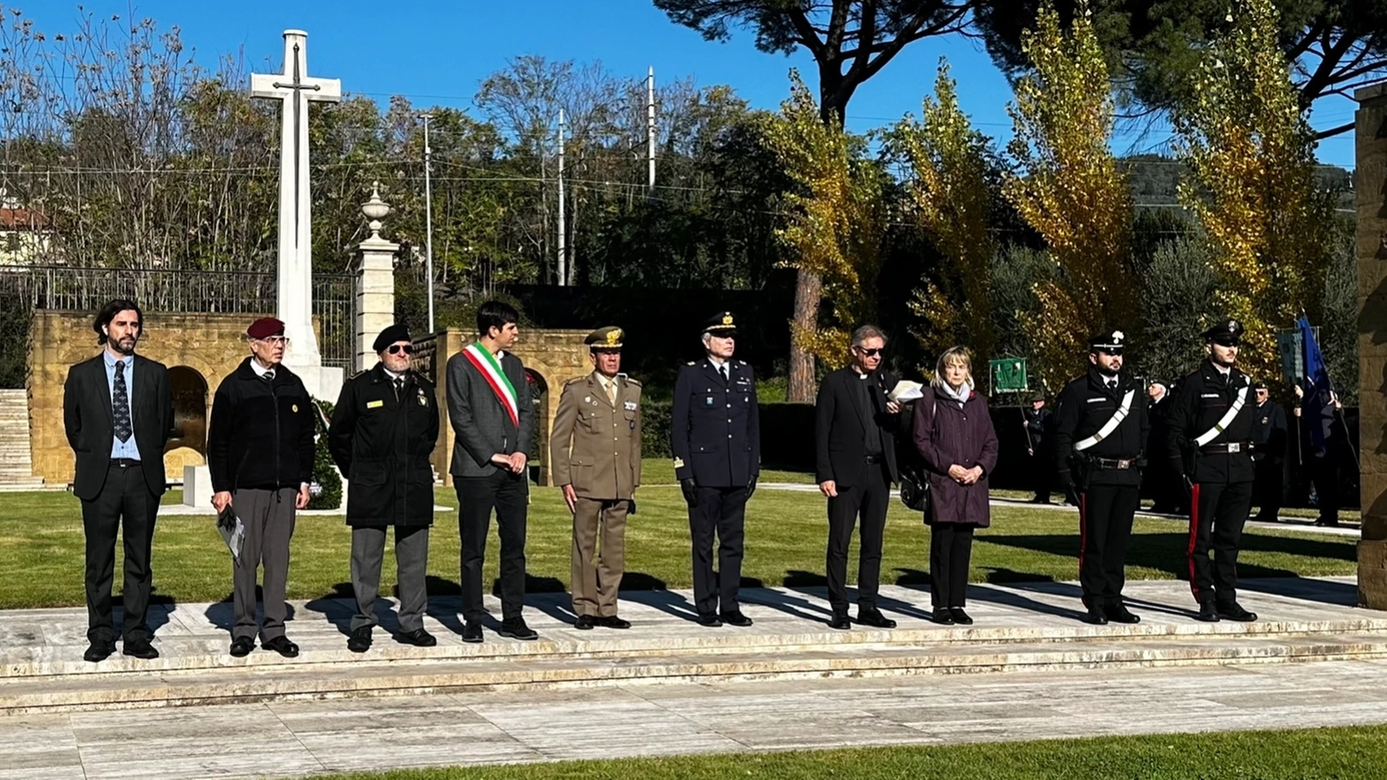 Un momento della celebrazione al cimitero del Girone