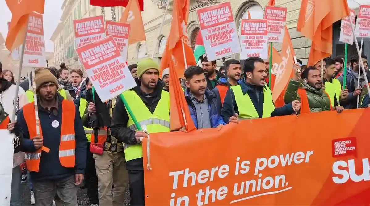 Prato, il corteo dei Sudd Cobas in centro: “Per un lavoro degno e sicuro”