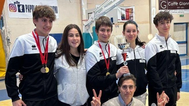 Il Cus Siena Estra si aggiudica a Pontedera il titolo di campione regionale con la squadra di sciabola maschile: Andrea...