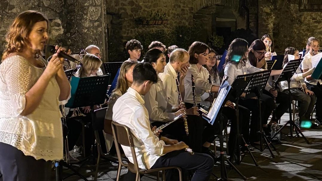 Il concerto della Junior band. della filarmonica di. Santa Cecilia di Bagnone nel corso del quale sono stati raccolti i primi. fondi per l’acquisto di strumenti musicali per il nuovo indirizzo dell’istituto ’Baracchini’