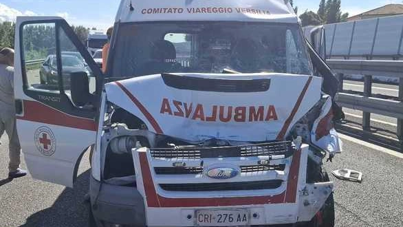 Dona parte della sua tredicesima: “Ricomprate l’ambulanza”