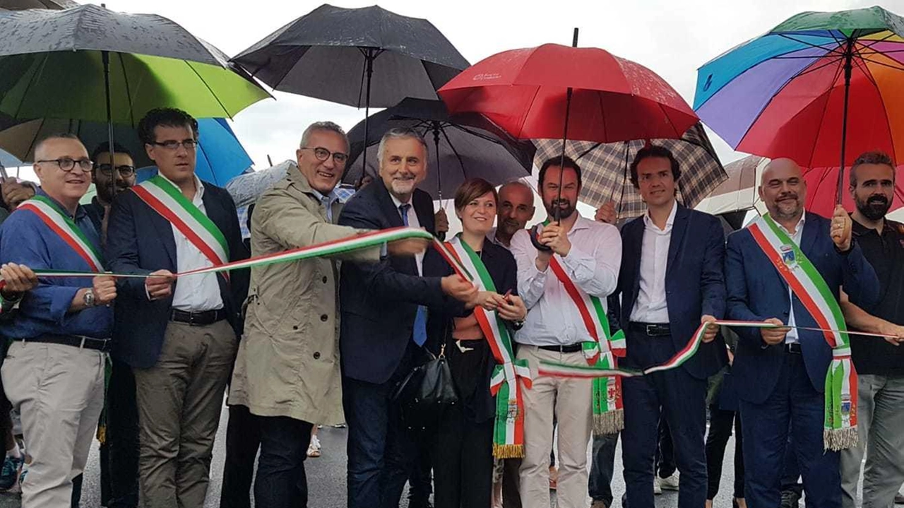 L’inaugurazione del quinto lotto della nuova Sr429 a fine luglio 2019 con gli allora sindaci e le autorità (foto d’archivio)