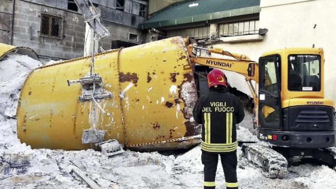 Muore travolto dal silo. Tragedia in un cantiere. I titolari di due ditte vanno sotto processo