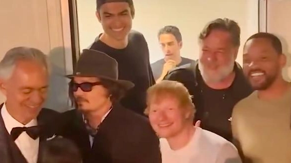 Andrea Bocelli insieme a Johnny Depp, Ed Sheeran, Russell Crowe e Will Smith alla seconda serata del Teatro del silenzio