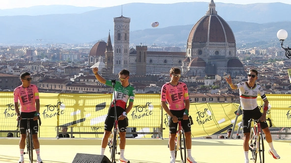 l colpo d’occhio sulla città dal Piazzale Michelangelo all’arrivo degli atleti (foto Marco Mori /New Press Photo)