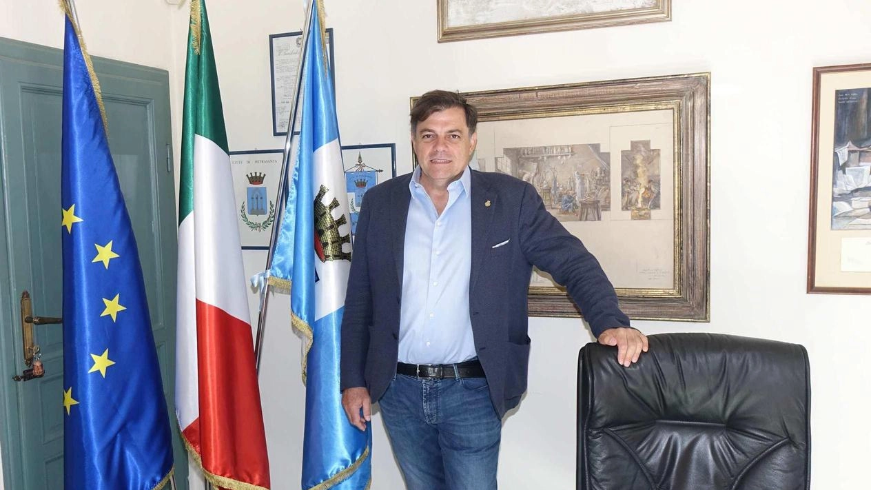 Il sindaco di Pietrasanta Giovannetti replica alle accuse mosse dal Pd in merito alle concessioni demaniali e alla stesura del nuovo Piano degli arenili