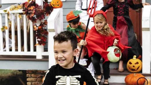 La festa di Halloween col suo tradizionale «dolcetto o scherzetto» è sempre più apprezzata anche per il respiro che riesce a dare al commercio