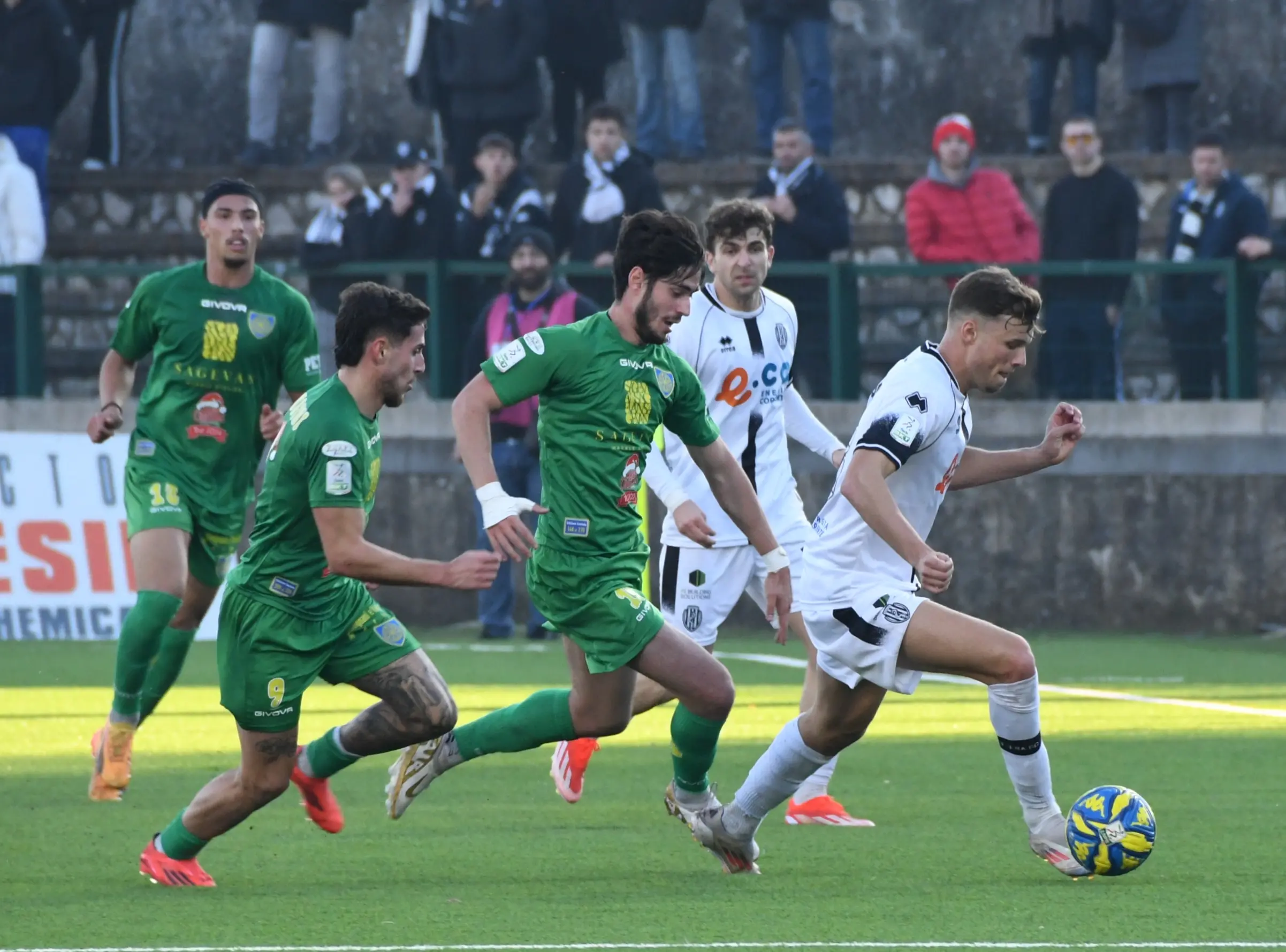 Serie B, Carrarese straripante contro il Cesena: finisce 2-0