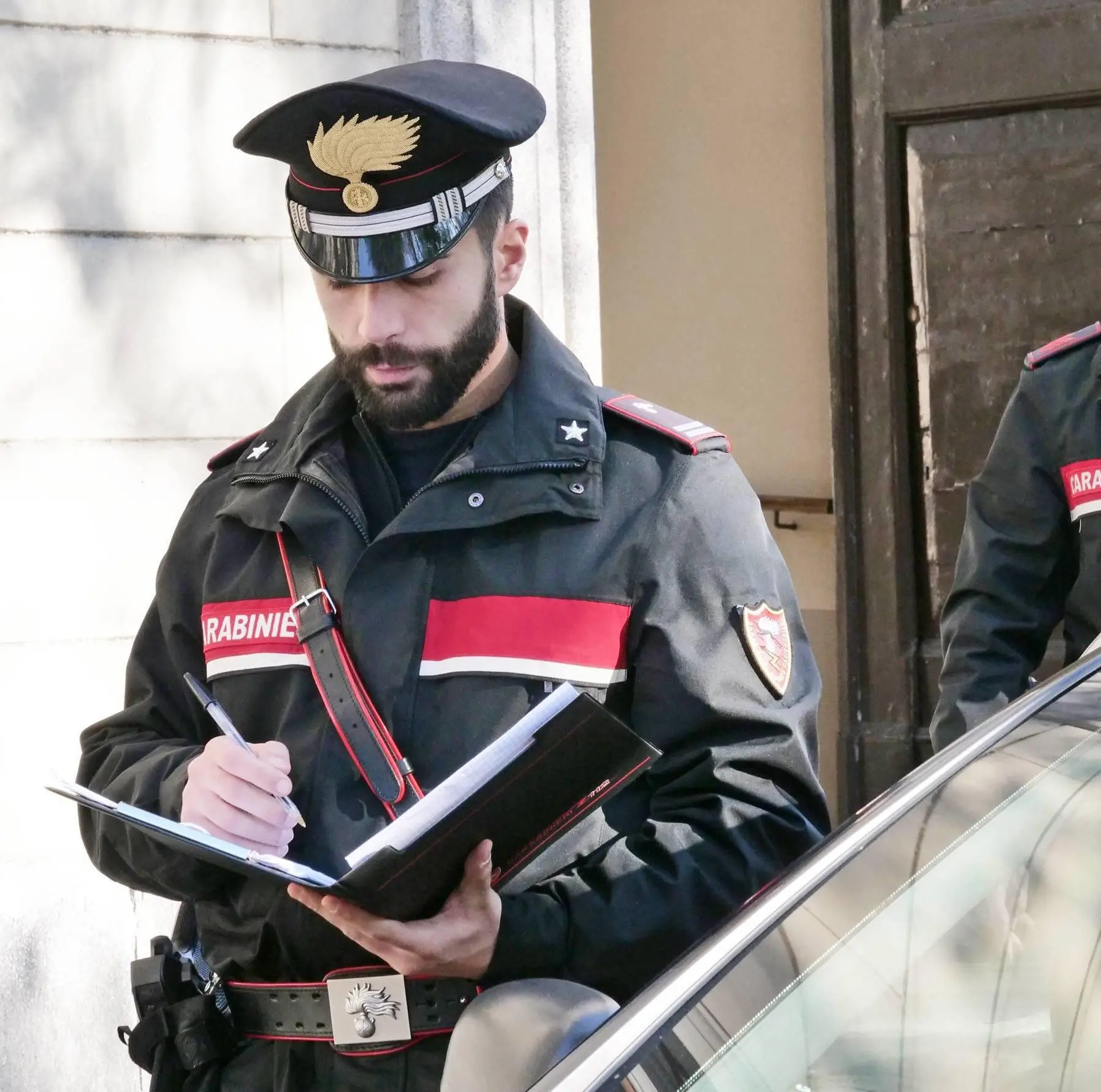 Rubano la borsa a un’anziana dentro al supermercato