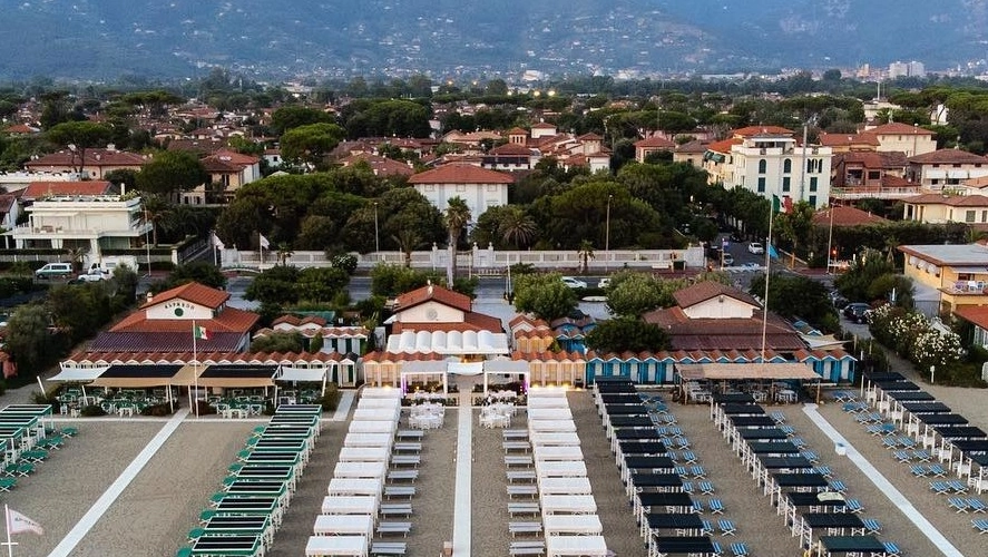 Forte dei Marmi, prorogata l'apertura degli stabilimenti balneari