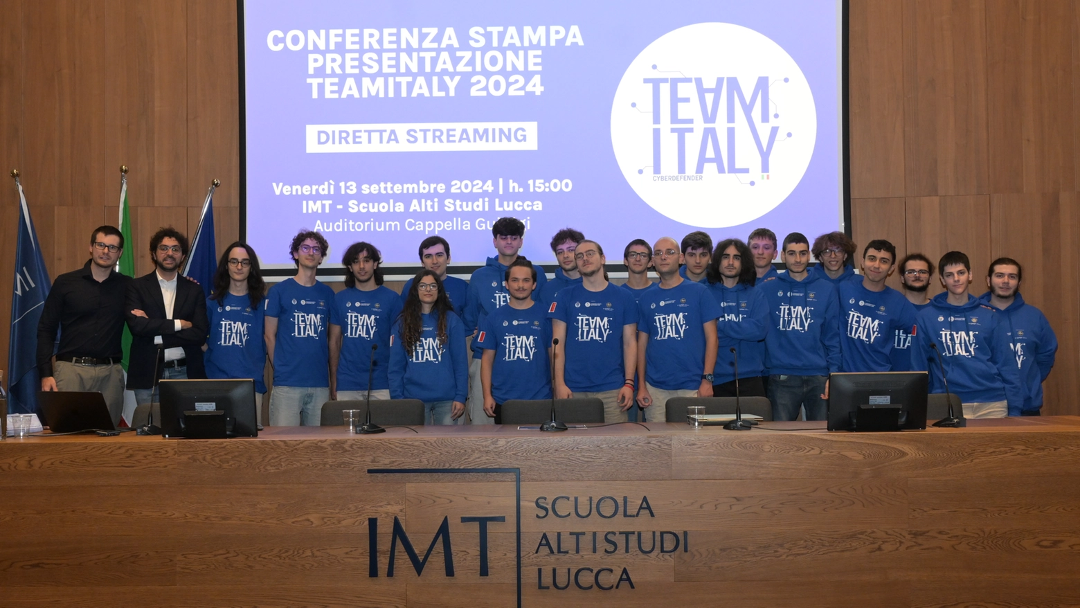 La Nazionale degli “hacker“ a Lucca, 20 giovani talenti alla Scuola Imt. La squadra al completo durante la presentazione (Foto Alcide)