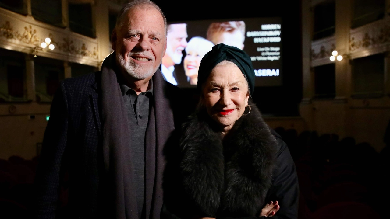 Helen Mirren con il consorte, il regista Taylor Hackford, durante l'incontro al Teatro Niccolini di Firenze (New Press Photo)