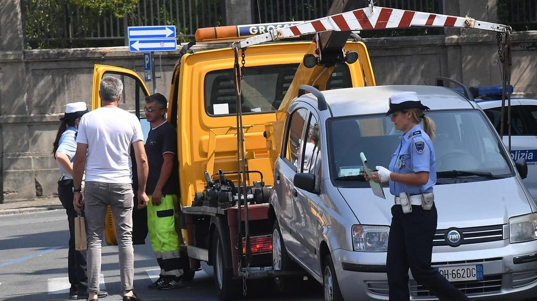 Il Comune: misure severe contro i trasgressori. Previsto anche l’utilizzo di ganasce. In arrivo i cartelli .