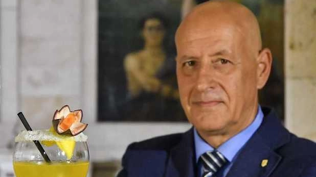 Il cocktail Puccini 100 è stato creato dal barman Ernesto Santarnecchi e da Renzo Borrelli del Caffè Tettuccio