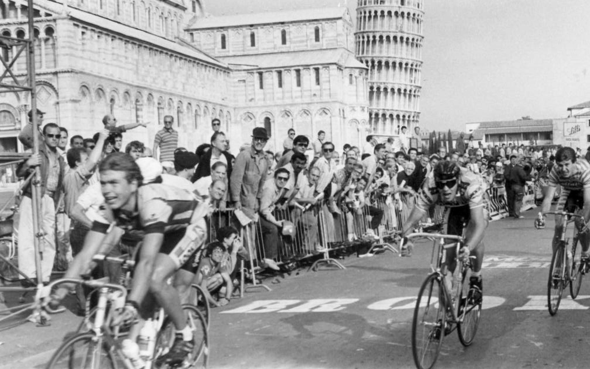 https://www.lanazione.it/image-service/view/acePublic/alias/contentid/Njk0OGI1ZTctMjlmOS00/0/il-giro-d-italia-a-pisa-nel-1986.jpeg