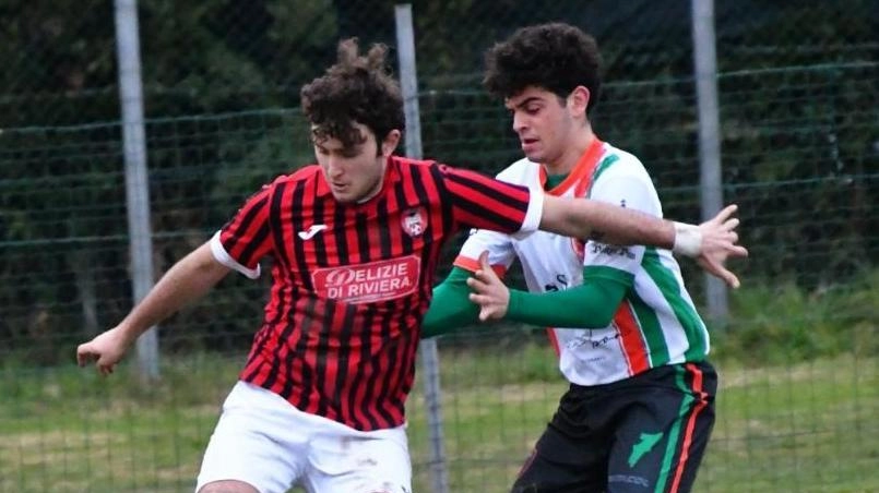 Samuele Maggiari (a sinistra) sta trascinando il Ceparana alla promozione a suon di gol