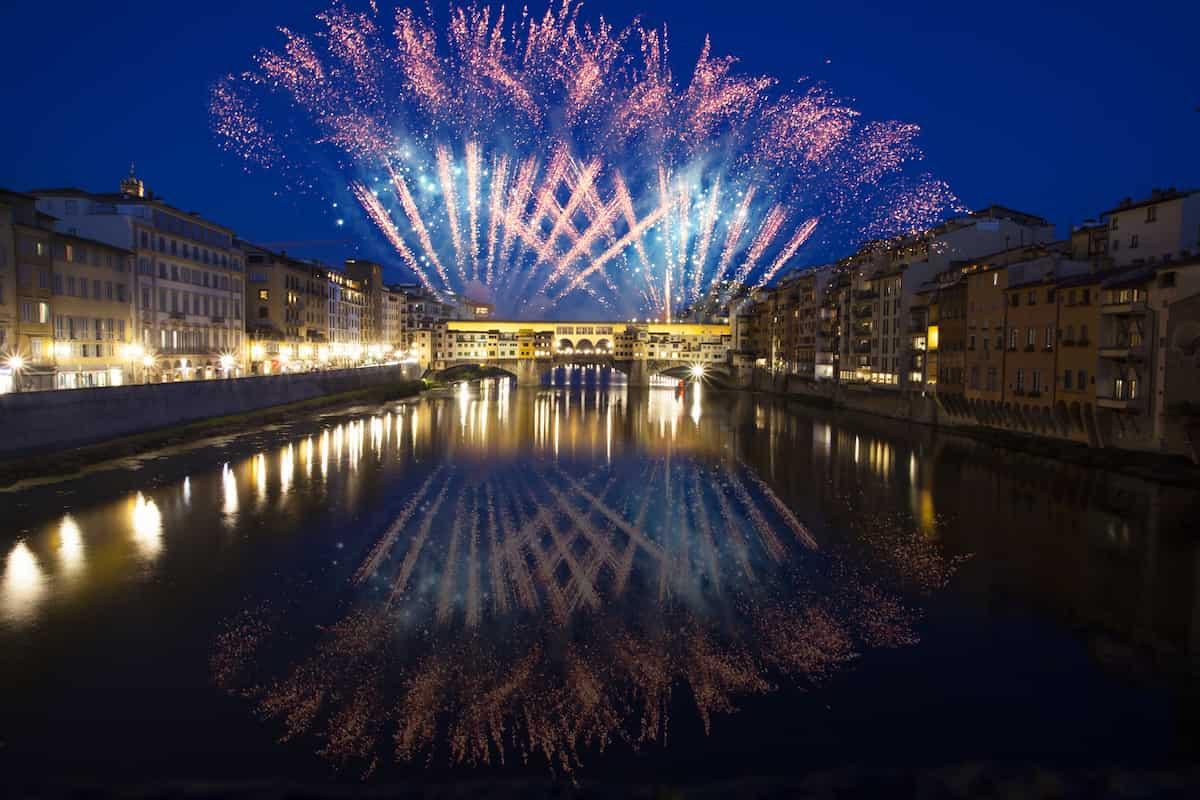 A Firenze i botti causano circa 30 mini incendi ai cassonetti