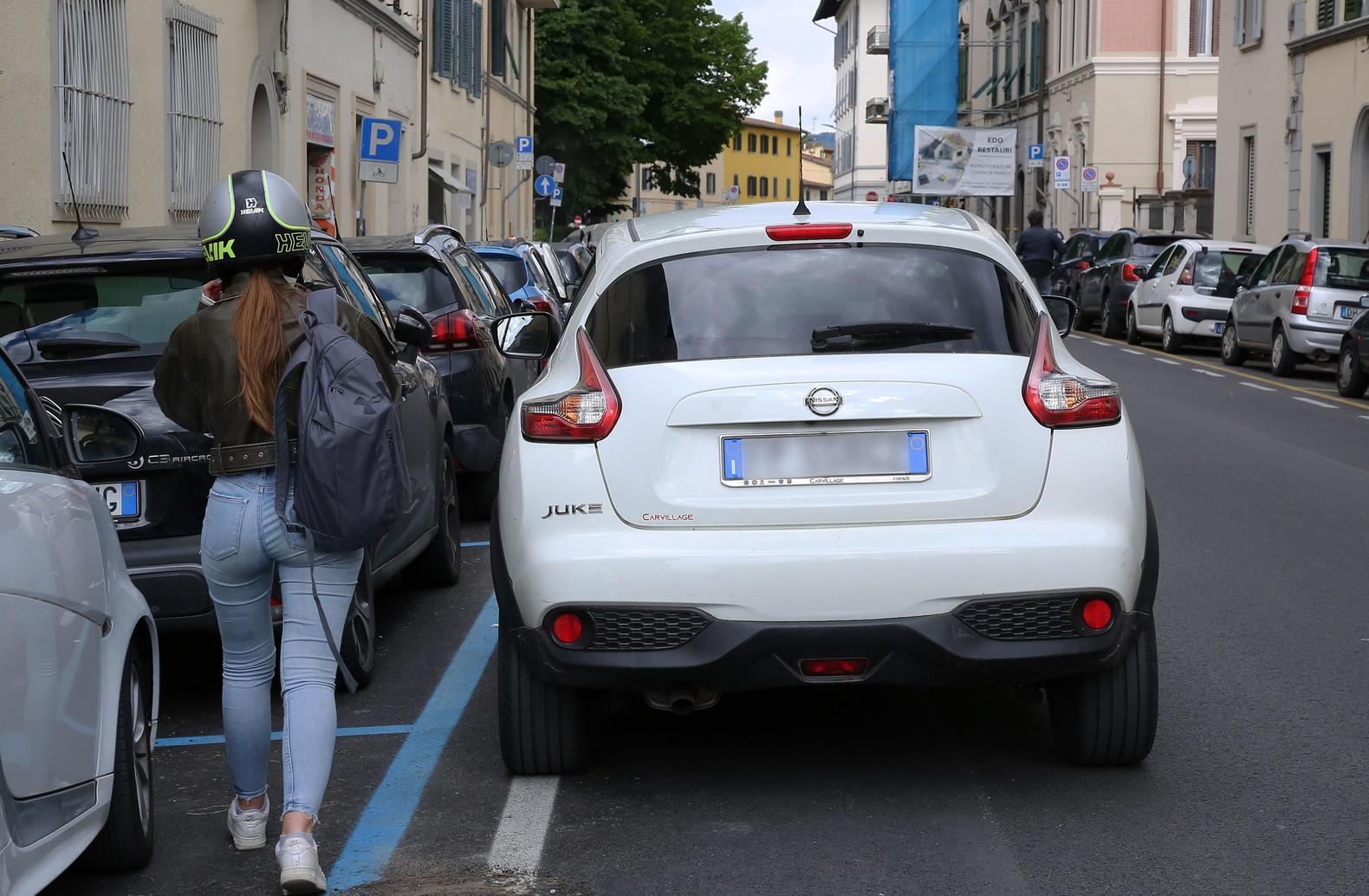 Stop furbetti della sosta. Entra in azione la Polbus. Le pattuglie spara-multe ’scorteranno’ le linee At