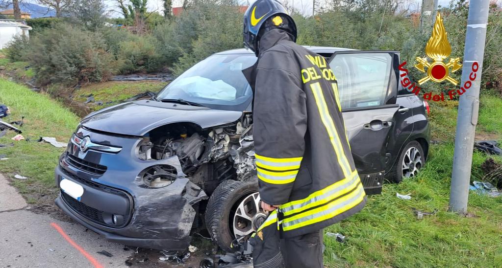 Scontro frontale a Ponte Buggianese, tre feriti