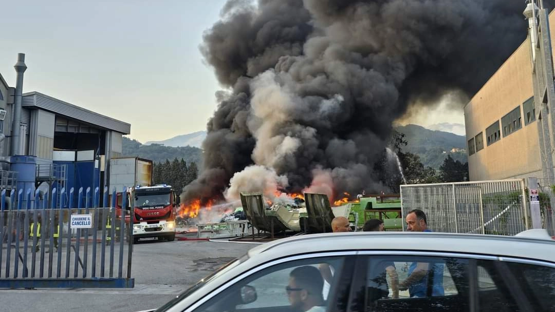 L'incendio nella zona industriale