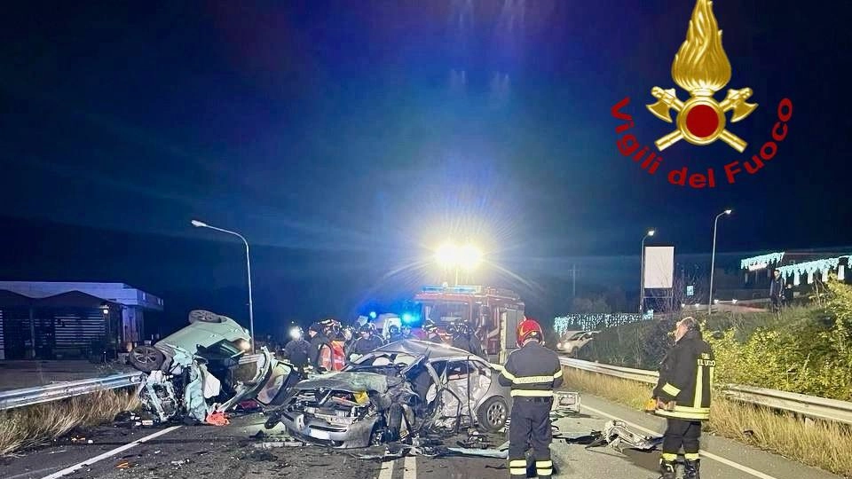 Tragedia in provincia di Perugia. Sul posto vigili del fuoco e soccorsi, ma per i due conducenti non c’è stato nulla da fare