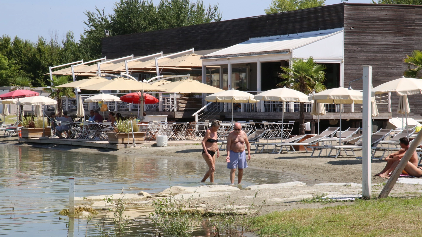 Lo stabilimento lacustre (foto Germogli)